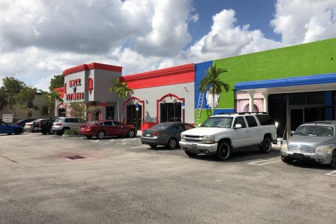 Propiedad comercial en venta en West Palm Beach, Florida № 103172 - foto 12