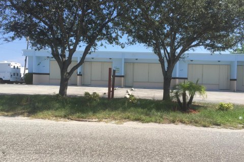 Immobilier commercial à vendre à West Palm Beach, Floride № 103171 - photo 8