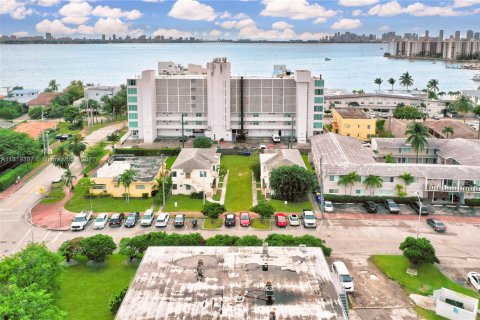 Propiedad comercial en venta en Miami Beach, Florida, 535.49 m2 № 197139 - foto 5