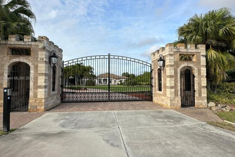 Villa ou maison à vendre à Naples, Floride: 5 chambres, 598.48 m2 № 1016069 - photo 13