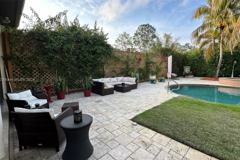 House in Naples, Florida 5 bedrooms, 598.48 sq.m. № 1016069 - photo 14