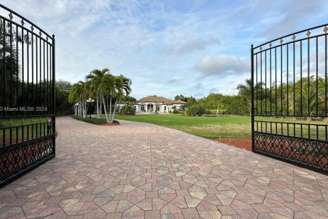 Villa ou maison à vendre à Naples, Floride: 5 chambres, 598.48 m2 № 1016069 - photo 12