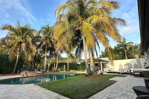 House in Naples, Florida 5 bedrooms, 598.48 sq.m. № 1016069 - photo 21