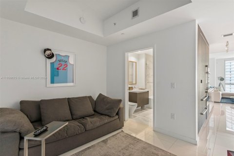 Condo in Miami, Florida, 2 bedrooms  № 1356895 - photo 21