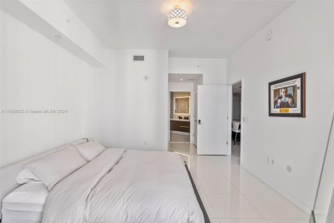 Condo in Miami, Florida, 2 bedrooms  № 1356895 - photo 12