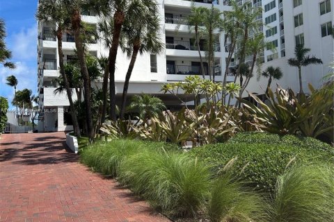 Condo in Miami Beach, Florida, 2 bedrooms  № 1356932 - photo 20