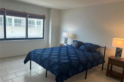 Condo in Miami Beach, Florida, 2 bedrooms  № 1356932 - photo 14