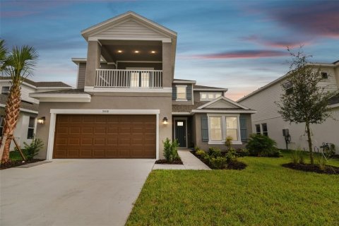 House in Wesley Chapel, Florida 5 bedrooms, 317.91 sq.m. № 1361329 - photo 1