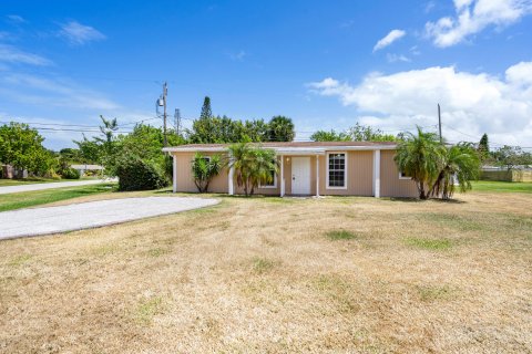 House in Vero Beach, Florida 3 bedrooms, 108.88 sq.m. № 1162953 - photo 2