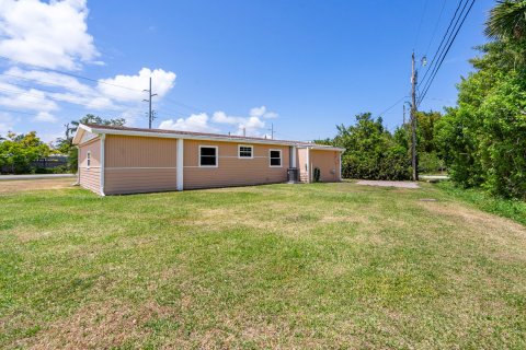 House in Vero Beach, Florida 3 bedrooms, 108.88 sq.m. № 1162953 - photo 1