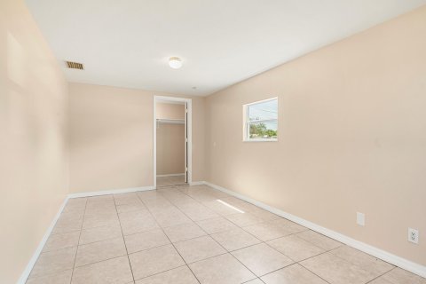 House in Vero Beach, Florida 3 bedrooms, 108.88 sq.m. № 1162953 - photo 9