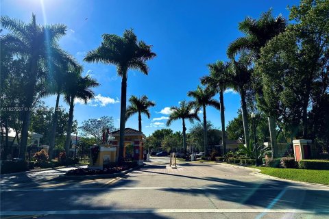 Townhouse in Homestead, Florida 3 bedrooms, 147.16 sq.m. № 1281728 - photo 2