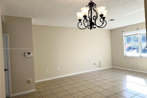 Townhouse in Homestead, Florida 3 bedrooms, 147.16 sq.m. № 1281728 - photo 4