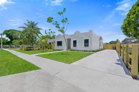 Casa en venta en West Palm Beach, Florida, 4 dormitorios № 1281727 - foto 2