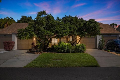 Adosado en venta en Tampa, Florida, 2 dormitorios, 118.26 m2 № 1381244 - foto 1