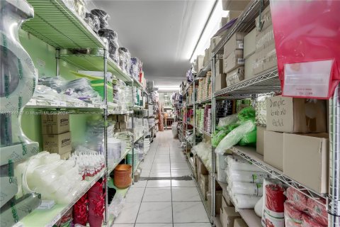 Propiedad comercial en venta en Miami, Florida № 1330687 - foto 8