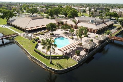 Copropriété à vendre à Sunrise, Floride: 1 chambre, 69.68 m2 № 1330685 - photo 1