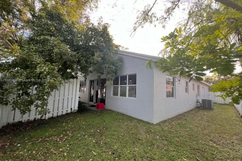 House in Sunrise, Florida 3 bedrooms, 148.64 sq.m. № 983493 - photo 21