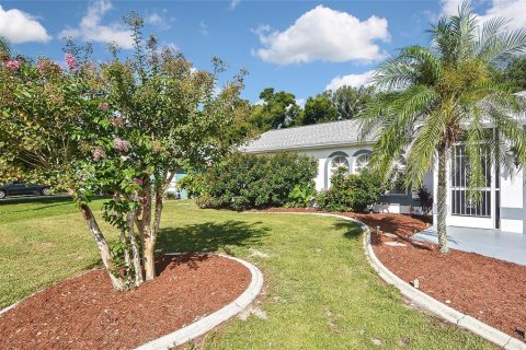 House in Port Charlotte, Florida 3 bedrooms, 147.9 sq.m. № 1326640 - photo 25