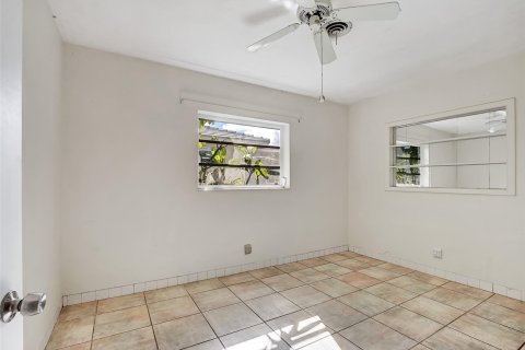 House in Fort Lauderdale, Florida 4 bedrooms, 151.43 sq.m. № 833004 - photo 8