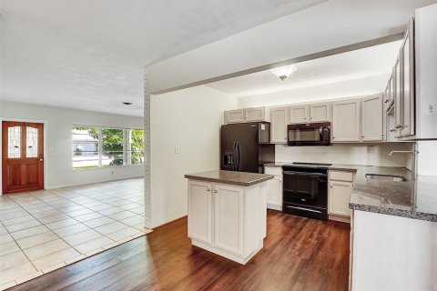 House in Fort Lauderdale, Florida 4 bedrooms, 151.43 sq.m. № 833004 - photo 19