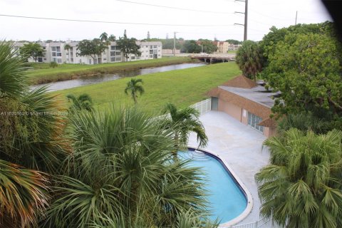 Condo in Sunrise, Florida, 2 bedrooms  № 1304853 - photo 2