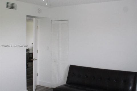 Condo in Sunrise, Florida, 2 bedrooms  № 1304853 - photo 18