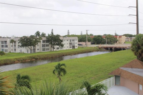 Condo in Sunrise, Florida, 2 bedrooms  № 1304853 - photo 3