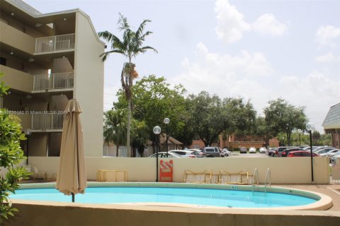 Condo in Sunrise, Florida, 2 bedrooms  № 1304853 - photo 28