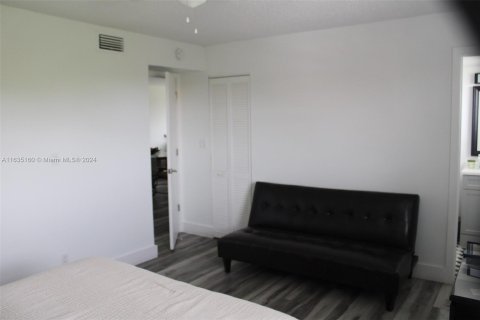 Condo in Sunrise, Florida, 2 bedrooms  № 1304853 - photo 19