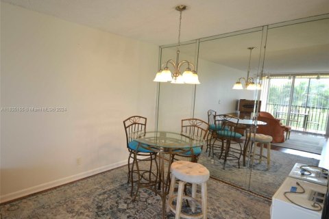 Condo in Lauderhill, Florida, 2 bedrooms  № 1304852 - photo 4