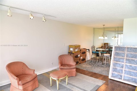 Condo in Lauderhill, Florida, 2 bedrooms  № 1304852 - photo 3