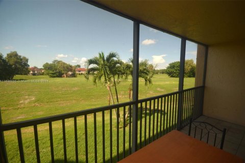 Condo in Lauderhill, Florida, 2 bedrooms  № 1304852 - photo 14