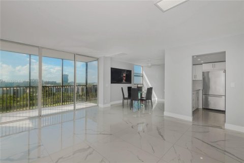 Condo in Aventura, Florida, 1 bedroom  № 1239401 - photo 1