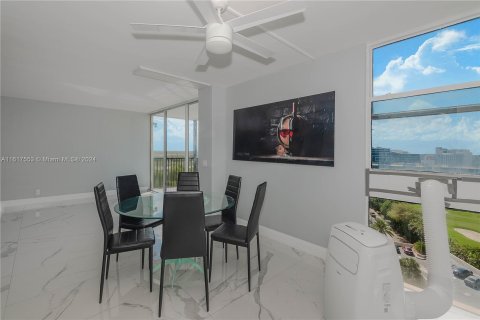 Condo in Aventura, Florida, 1 bedroom  № 1239401 - photo 4