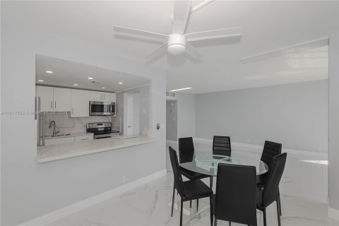 Condo in Aventura, Florida, 1 bedroom  № 1239401 - photo 5