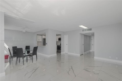 Condo in Aventura, Florida, 1 bedroom  № 1239401 - photo 7