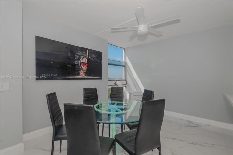 Condo in Aventura, Florida, 1 bedroom  № 1239401 - photo 3