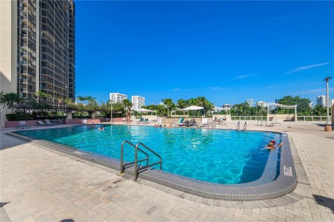 Condo in Aventura, Florida, 1 bedroom  № 1239401 - photo 25