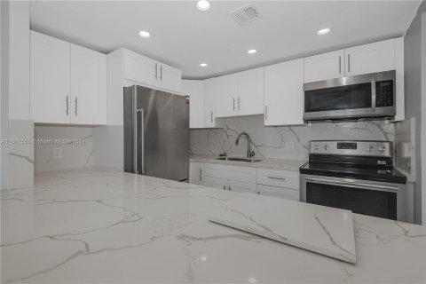 Condo in Aventura, Florida, 1 bedroom  № 1239401 - photo 10