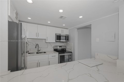 Condo in Aventura, Florida, 1 bedroom  № 1239401 - photo 9