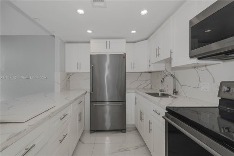 Condo in Aventura, Florida, 1 bedroom  № 1239401 - photo 11