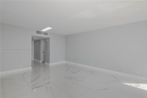 Condo in Aventura, Florida, 1 bedroom  № 1239401 - photo 6