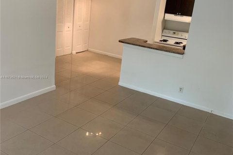 Condo in Plantation, Florida, 2 bedrooms  № 1410672 - photo 5