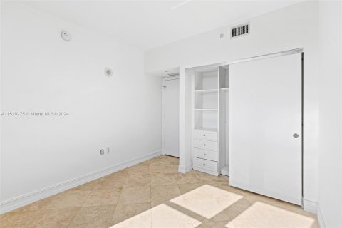 Condo in Aventura, Florida, 3 bedrooms  № 935979 - photo 19