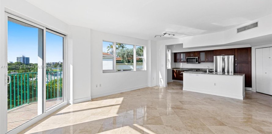 Condo in Aventura, Florida, 3 bedrooms  № 935979