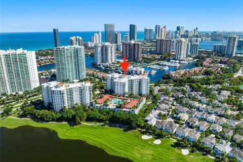 Condo in Aventura, Florida, 3 bedrooms  № 935979 - photo 25