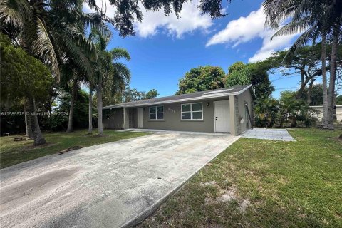 Villa ou maison à vendre à Palm Springs, Floride: 4 chambres, 156.26 m2 № 1215377 - photo 3