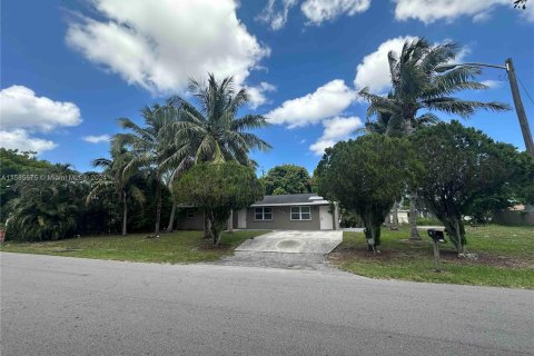 Villa ou maison à vendre à Palm Springs, Floride: 4 chambres, 156.26 m2 № 1215377 - photo 2