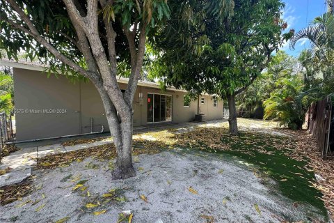 Villa ou maison à vendre à Palm Springs, Floride: 4 chambres, 156.26 m2 № 1215377 - photo 17